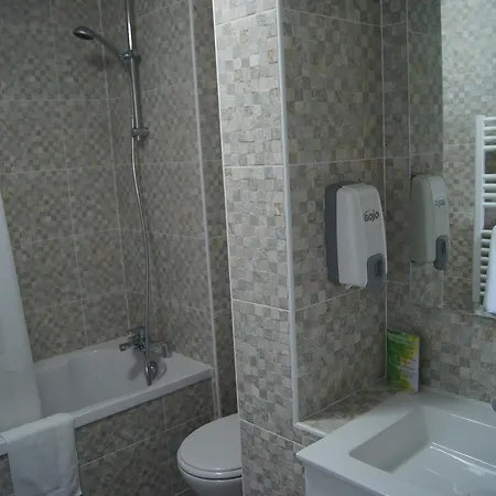 Otel Aquitain Gare Saint-jean 2*